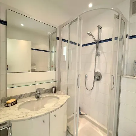 St-30 Climatise En Dernier Etage Avec Piscine En *