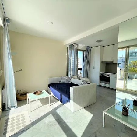 St-30 Climatise En Dernier Etage Avec Piscine En