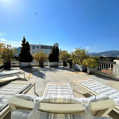 St-30 Climatise En Dernier Etage Avec Piscine En Мандельё-ла-Напуль